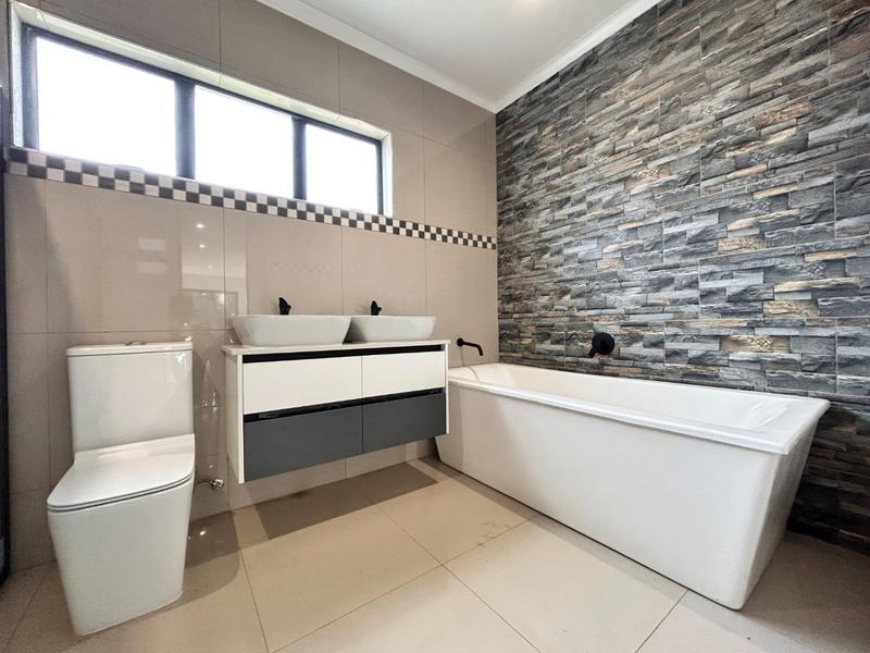 5 Bedroom Property for Sale in Melodie North West